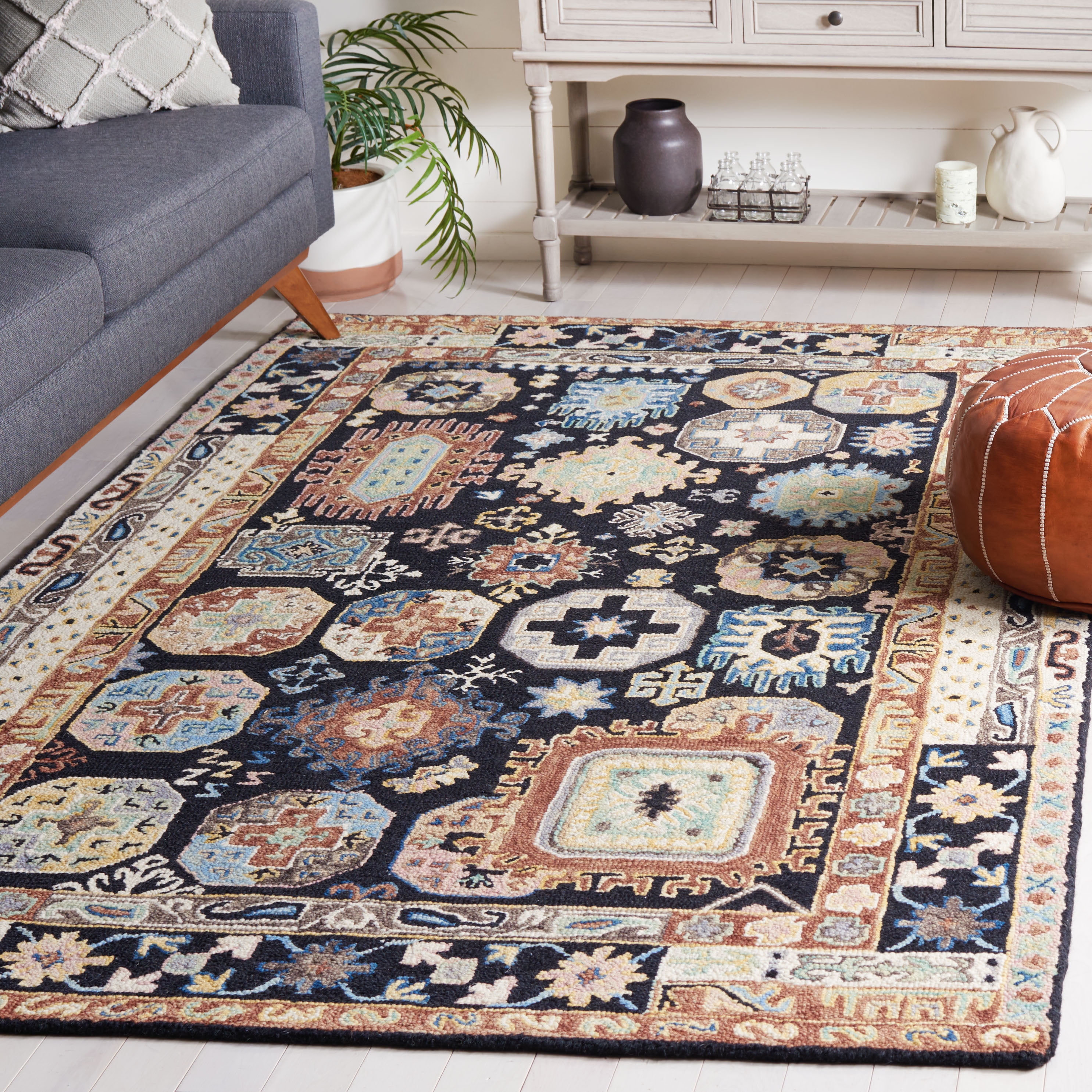 SAFAVIEH Aspen Joandra Oriental Area Rug, Black/Ivory, 5' x 8'