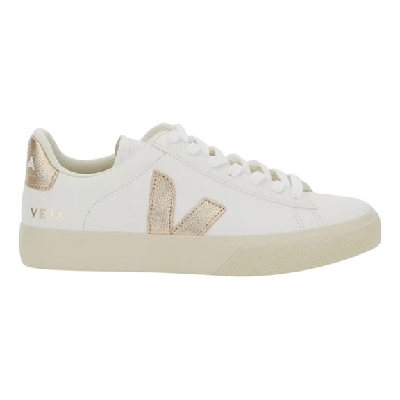 Tenis Veja de campo platinum blancos con logo dorado