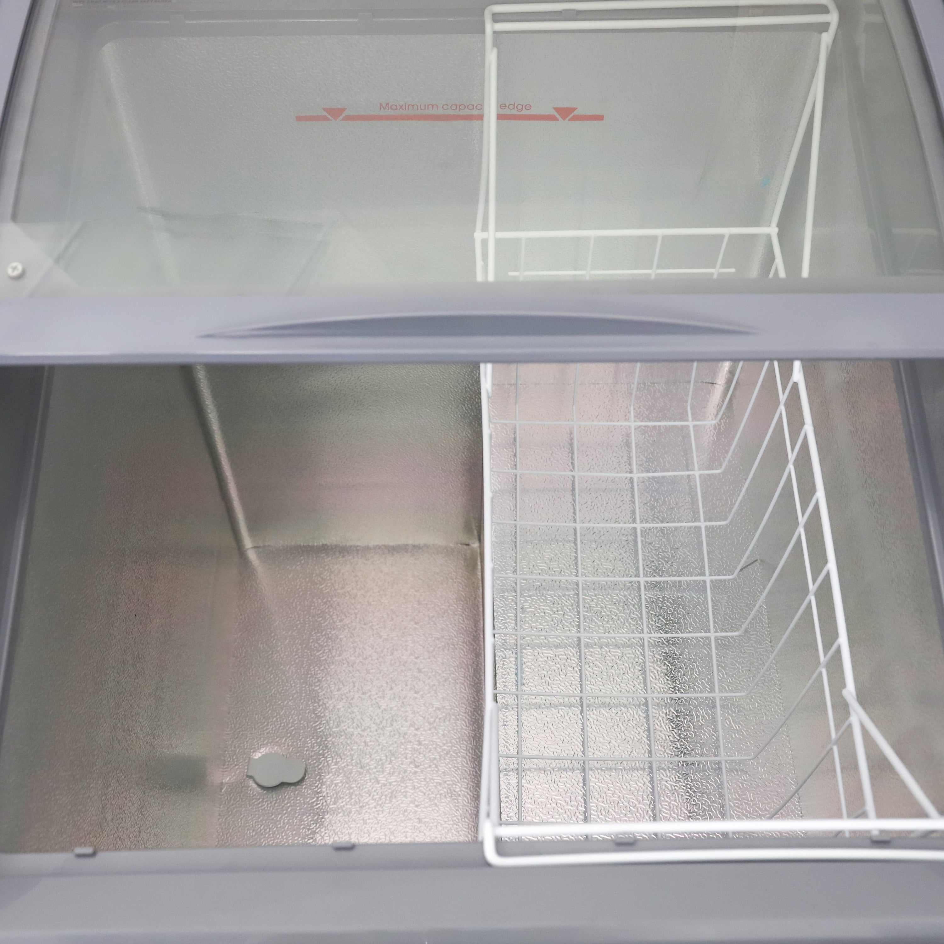 Avanti 4.2 cu ft 1-Glass Door Top-Freezer Refrigerator, Metal