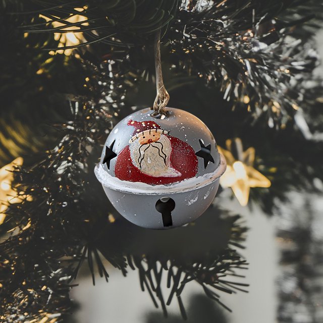 Adornos Navideños De Metal Pintados A Mano Para Colgar. Papá Noel Para El Árbol De Navidad. Decoración Para Fiestas Y Celebraciones En Casa.