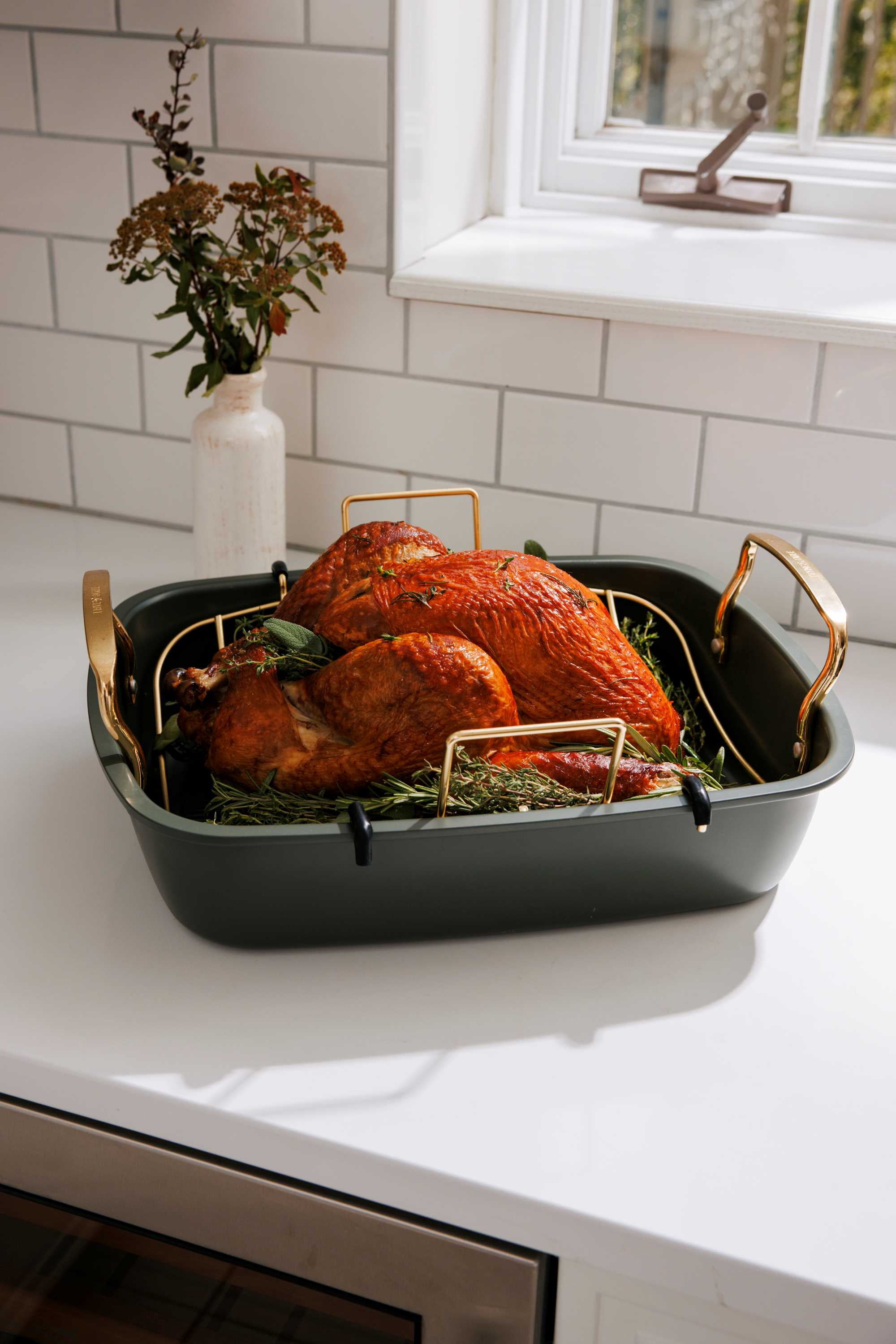 Thyme & Table 2-Piece Roaster with Rack - Green