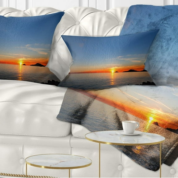 Designart Dark Sunset in Gulf of La Spezia - Seascape Throw Pillow - 12x20