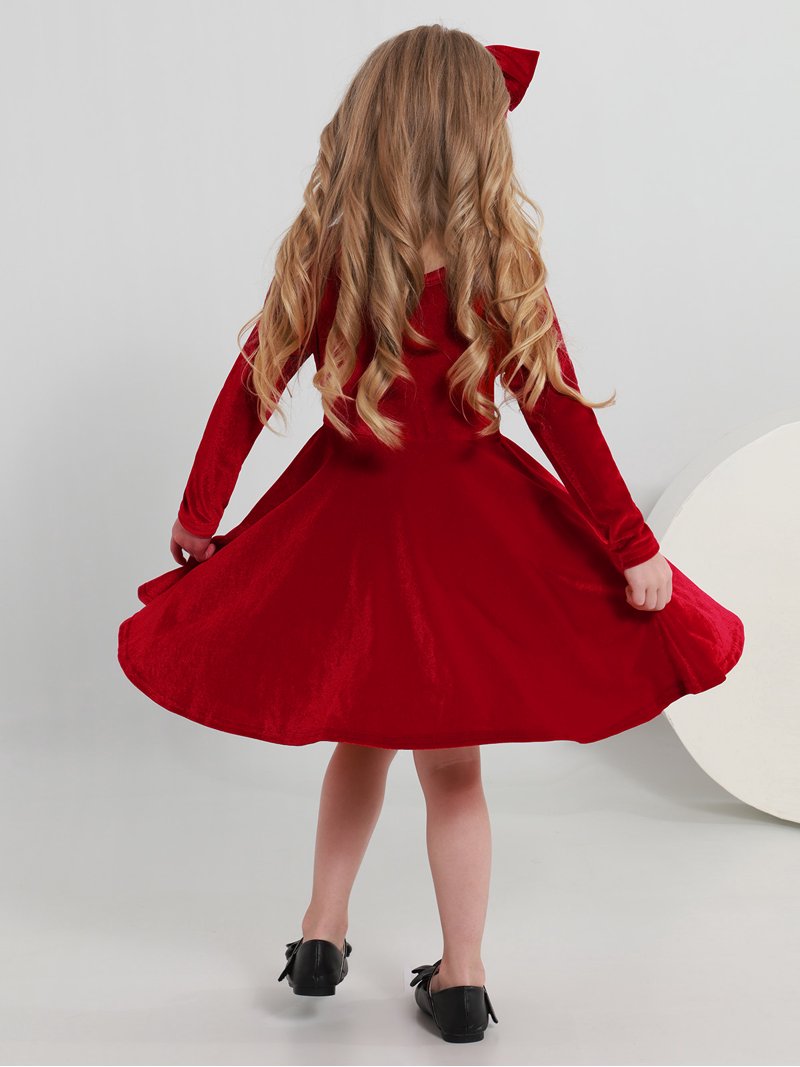 got my little red party dress on Isadora