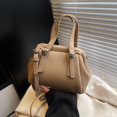 thumbnail image 2 of Bolso de mano sencillo e informal, versión coreana del 2025, bolso de hombro de alta gama, bolso de mensajero versátil y de moda de nicho., 2 of 4