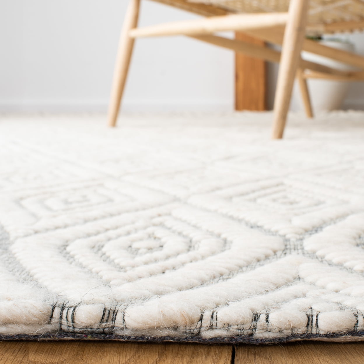 SAFAVIEH Marbella Winston Diamond Area Rug, Light Blue/Ivory, 3' x 5'