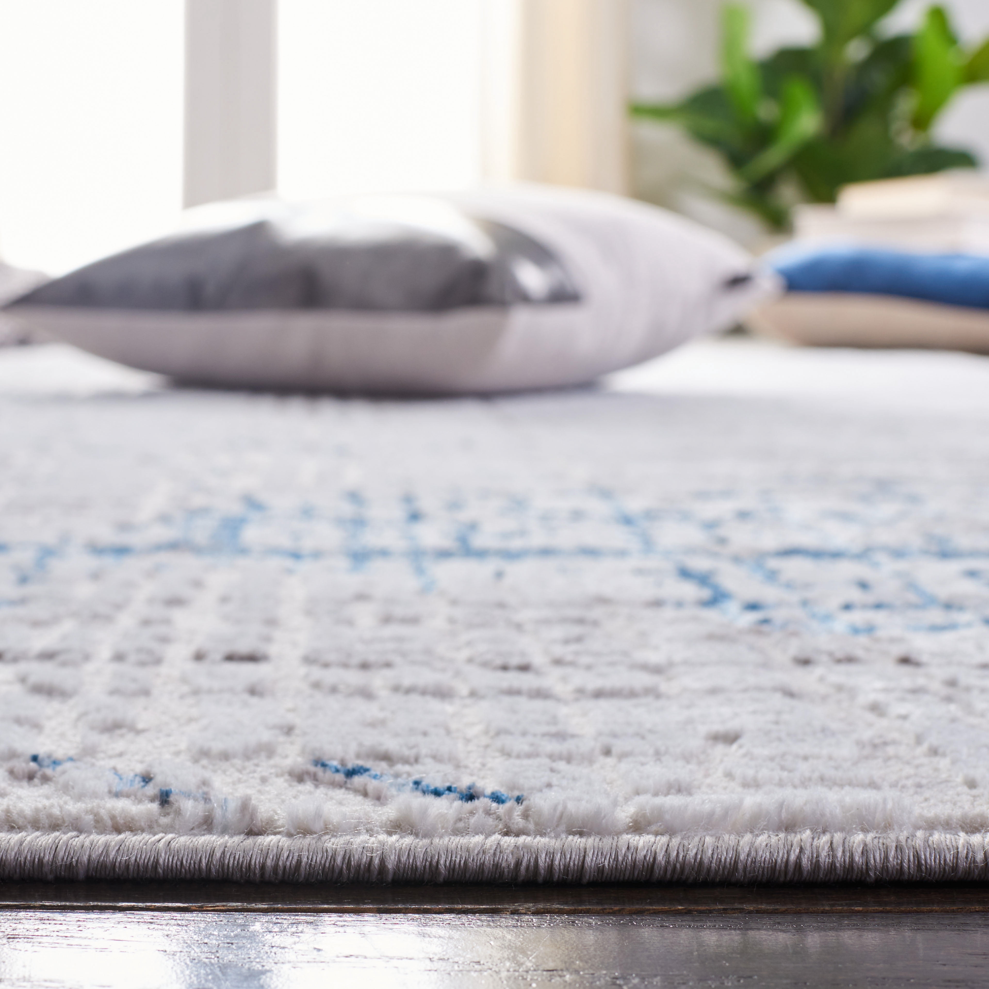 SAFAVIEH Amelia Gorden Abstract Area Rug, Gray/Blue, 4'5" x 6'5"