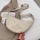 thumbnail image 1 of Bolso bandolera de nailon para mujer, estilo nuevo 2025, estilo dumplings, ligero, pequeño, tipo bandolera, de lona, sencillo y de un solo hombro., 1 of 4