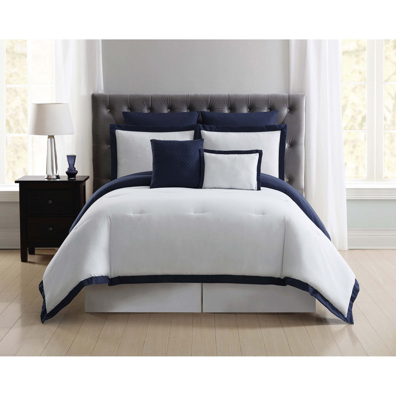 Truly Soft Everyday Hotel Border White and Navy 7 Piece Full / Queen