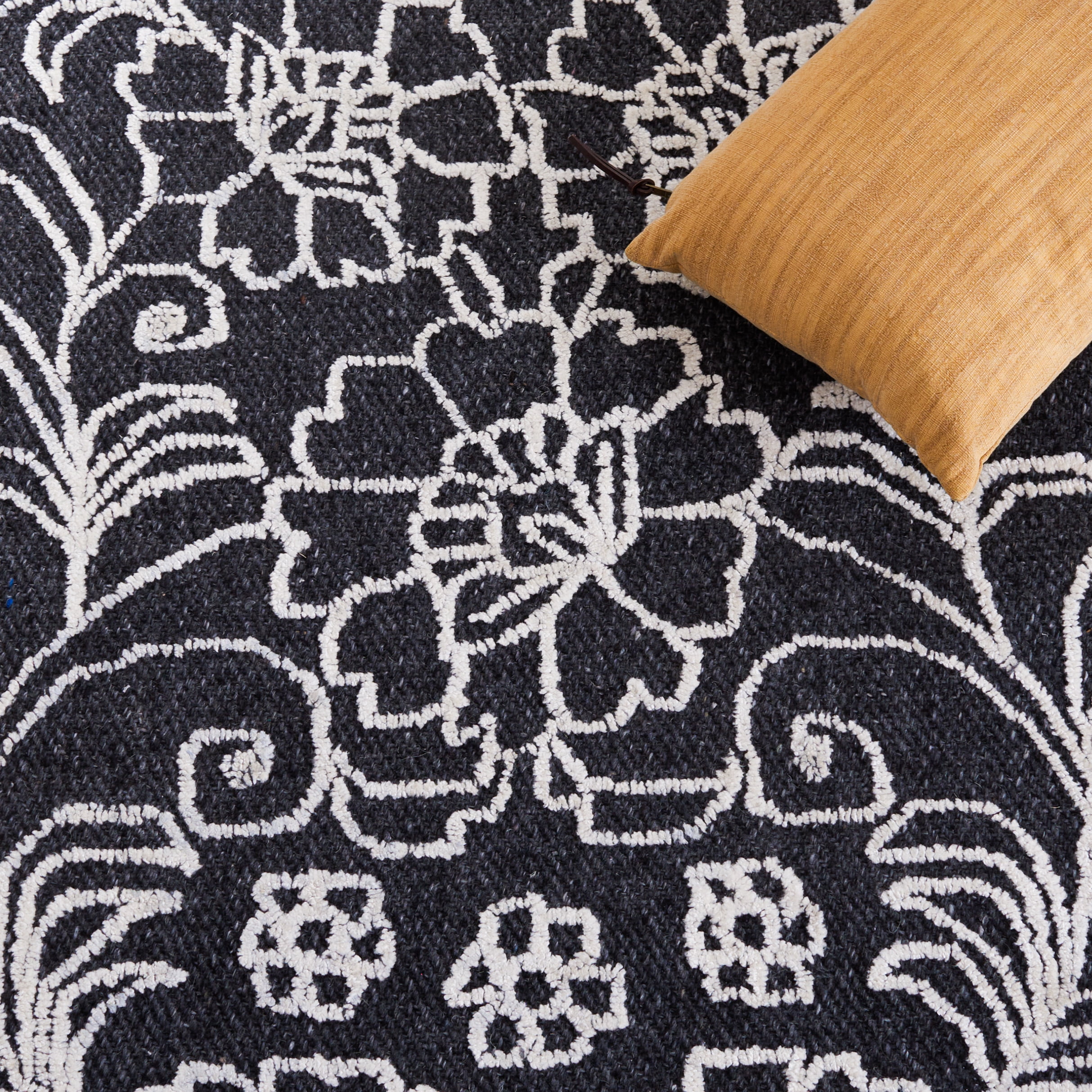 SAFAVIEH Marbella Zarif Floral Area Rug, Black/Ivory, 6' x 6' Square