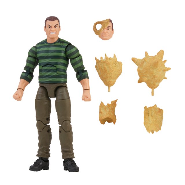marvel legends retro series sandman 6 "loose action figure collection model doll toys Figura de acción de 6 pulgadas, vista frontal centrada con camisa de rayas verde, pantalones articulados oliva y botas negras; incluye cabeza extra y cinco accesorios en efecto arena en PVC dispuestos a la derecha sobre fondo blanco; también suele usarse para dioramas de colección.