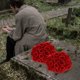 thumbnail image 4 of GOOHOCHY Ramo de flores artificiales para cementerio, flores de seda conmemorativas para tumbas, flores artificiales, 4 of 8