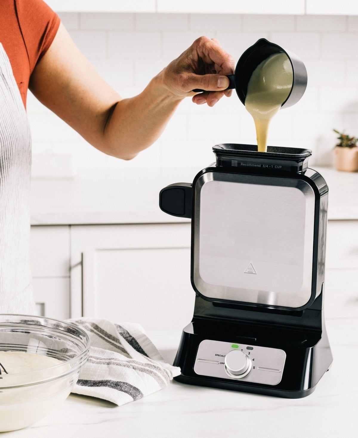 Belgian Waffle Maker PRO NeverStick