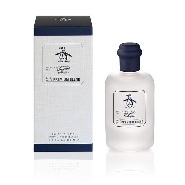 eau de toilette penguin premium blend 100ml para hombre h477 botella y caja frontal, vista centrada: frasco de vidrio mate blanquecino con tapón azul marino y etiqueta con logo de PENGUIN; caja blanca con bordes azul marino, volumen 100 ml. Perfume para hombre con carácter cítrico y marino según ficha técnica. Su tamaño compacto lo hace adecuado para viajes.
