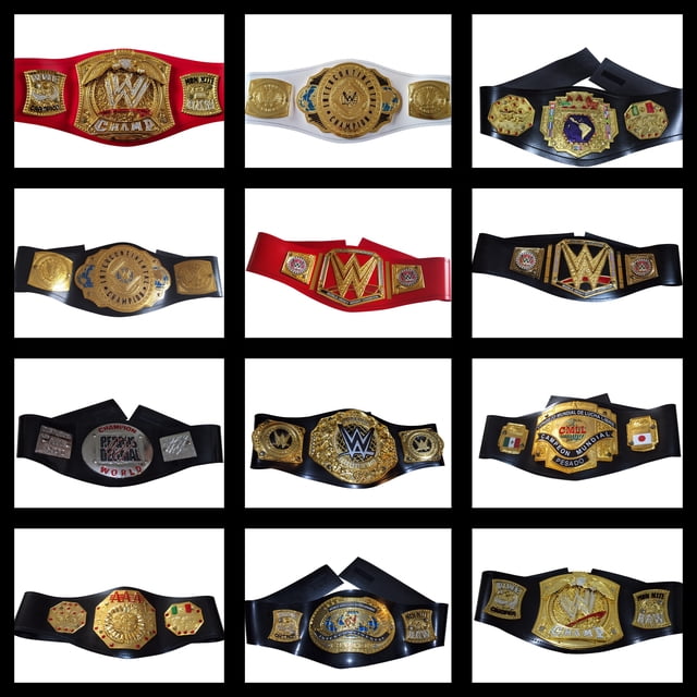 juguete cinturón lucha libre campeonato wwe aaa cmll wrestling niños adultos collage frontal de múltiples cinturones de juguete con placas doradas y correas negras y rojas, placas con motivos de campeonato estilo WWE/AAA, adecuado para juego de rol y exhibición de colección.