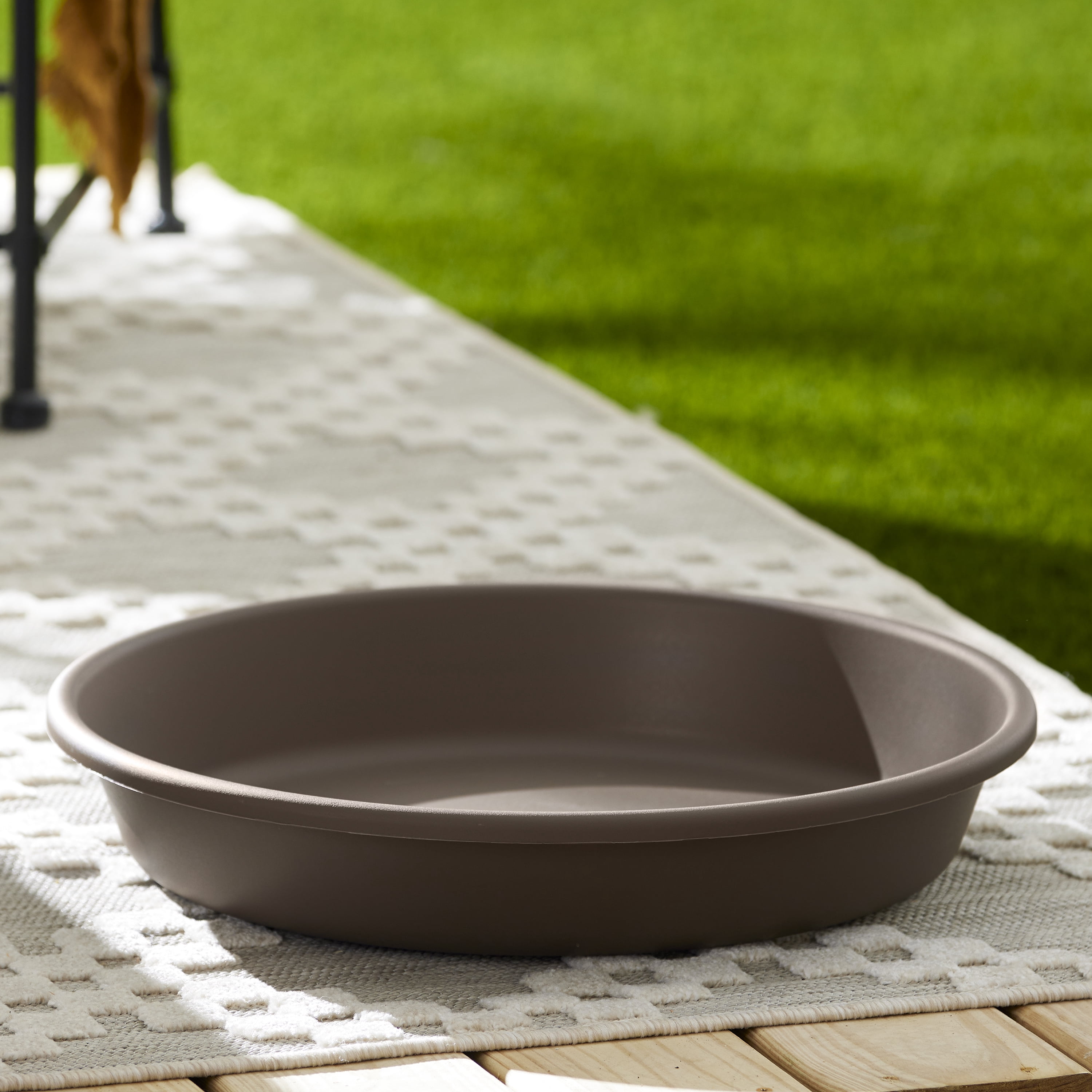 HC Companies Classic Plastic 21 Inch Round Flower Plant Pot Deep Saucer, Brown