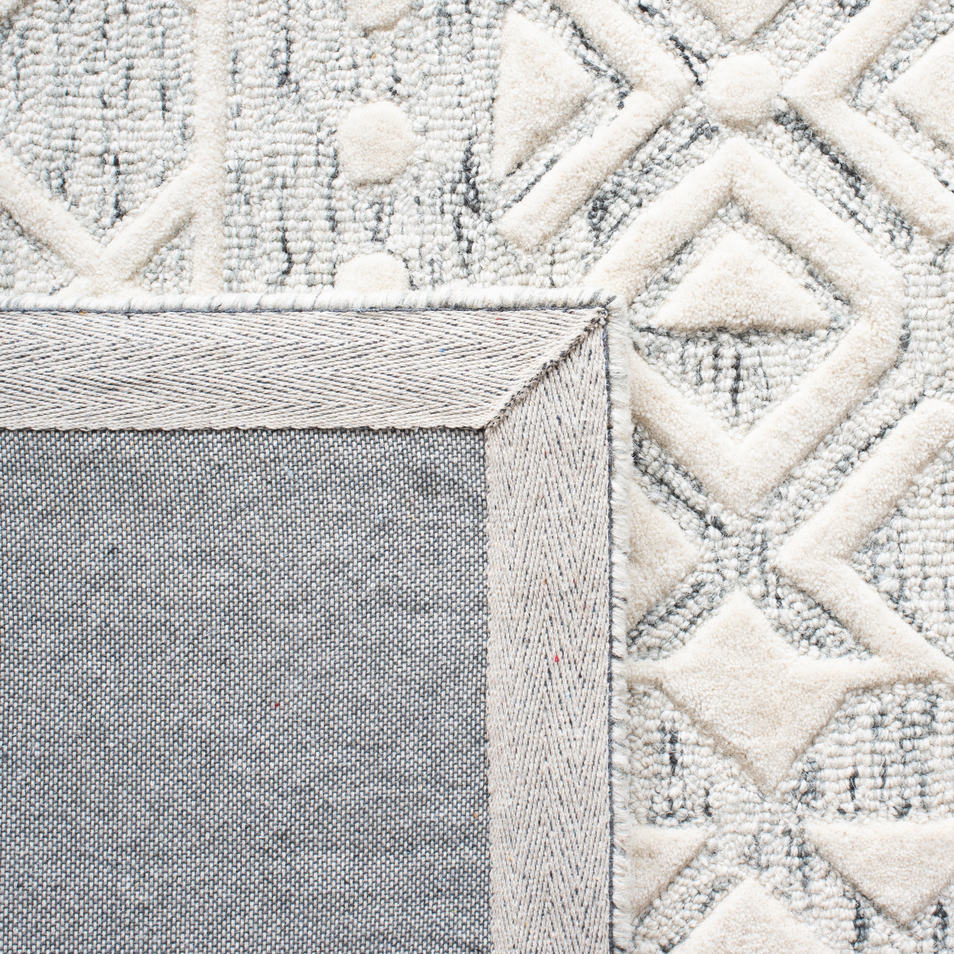 SAFAVIEH Metro Adair Medallion Area Rug, Silver/Ivory, 5' x 8'
