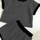 thumbnail image 4 of Estilo de Verano Conjunto de Niños de Verano Color Sólido Raya Pantalones Cortos Casuales de Dos Piezas de Punto de Manga Corta Vestido de Verano Corto, 4 of 7