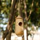 thumbnail image 5 of Muyoka Casa de colibrí de madera Nido de colibrí colgante con anillo de metal dorado Alimentadores de semillas de colibrí duraderos Muyoka Hogar, 5 of 6