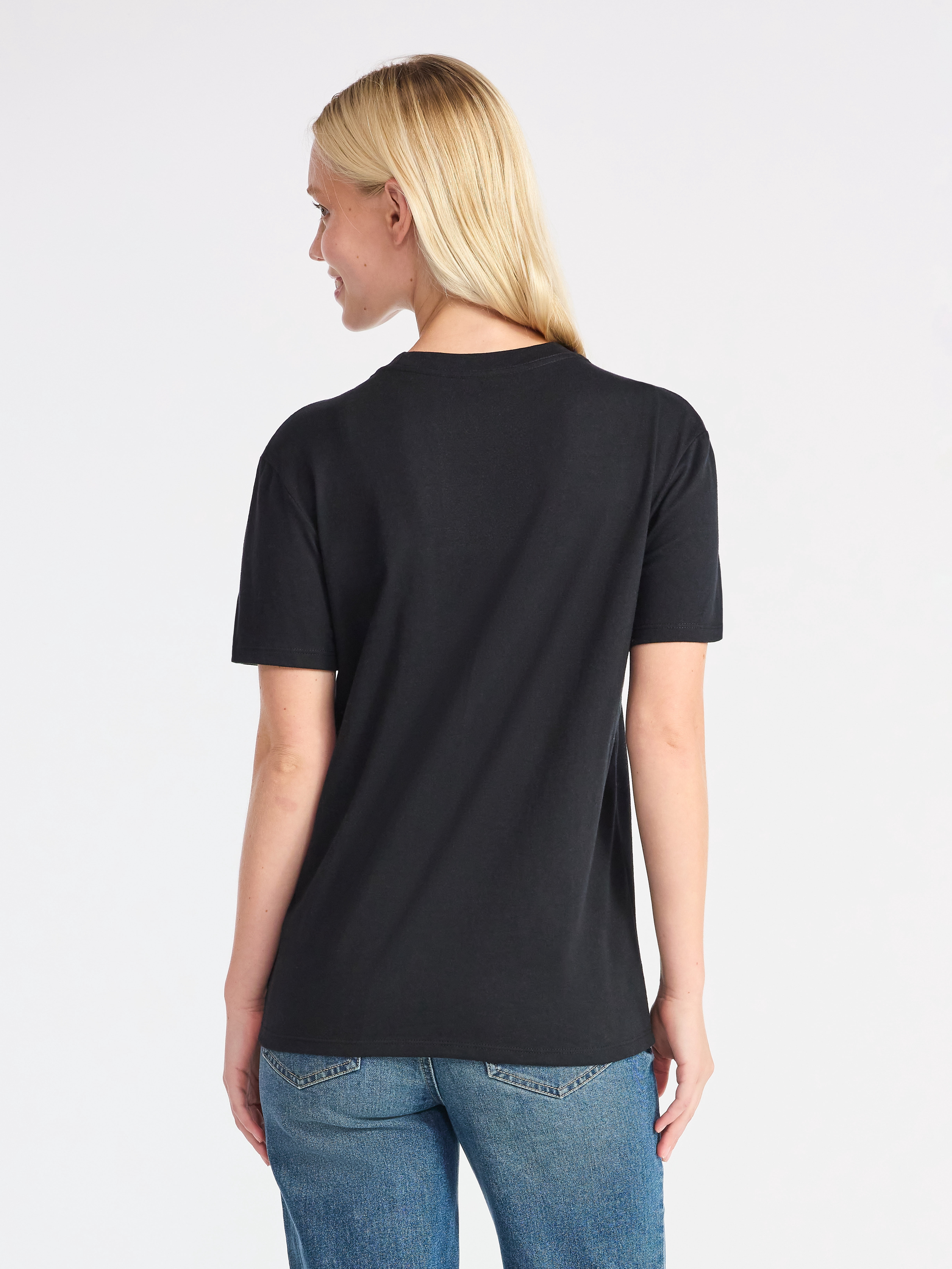 Snoopy Women's Graphic Print Tee with Short Sleeves, Sizes XXS-XXL