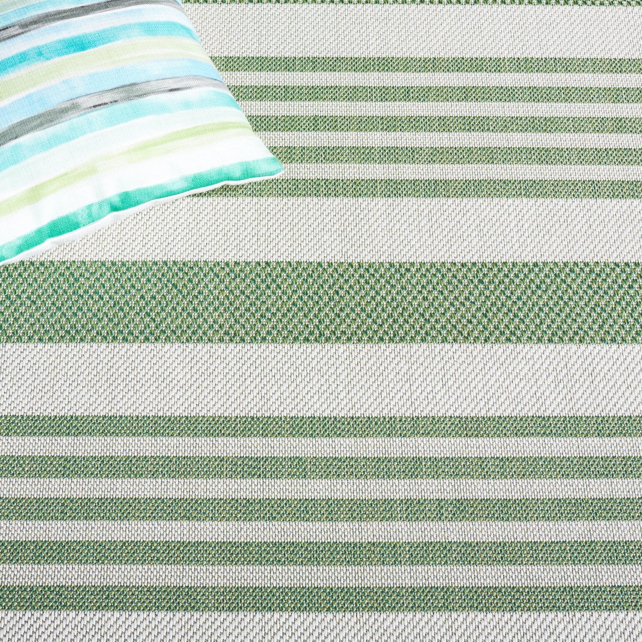 SAFAVIEH Machine Washable Rug Indoor/Outdoor Bermuda Collection - Bermuda Valentina Striped Indoor/Outdoor Area Rug, Green/Ivory, 6'7" x 6'7" Round