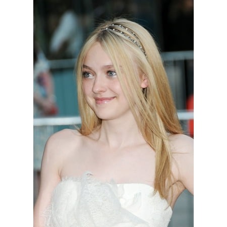 Dakota Fanning At Arrivals For The 2010 Council Of Fashion Designers Of America Cfda Awards Alice Tully Hall At Lincoln Center New York Ny June 7 2010 Photo By Desiree NavarroEverett Collection
