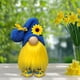 thumbnail image 4 of Adorno Gnomo Abeja, Muñeco de Peluche Hecho a Mano, 24x9cm, Color Amarillo y Azul, Estable de Pie, para Decoración de Escritorio/Estantería, Regalo de Primavera/Pascua, Trae Buena Suerte, 4 of 8