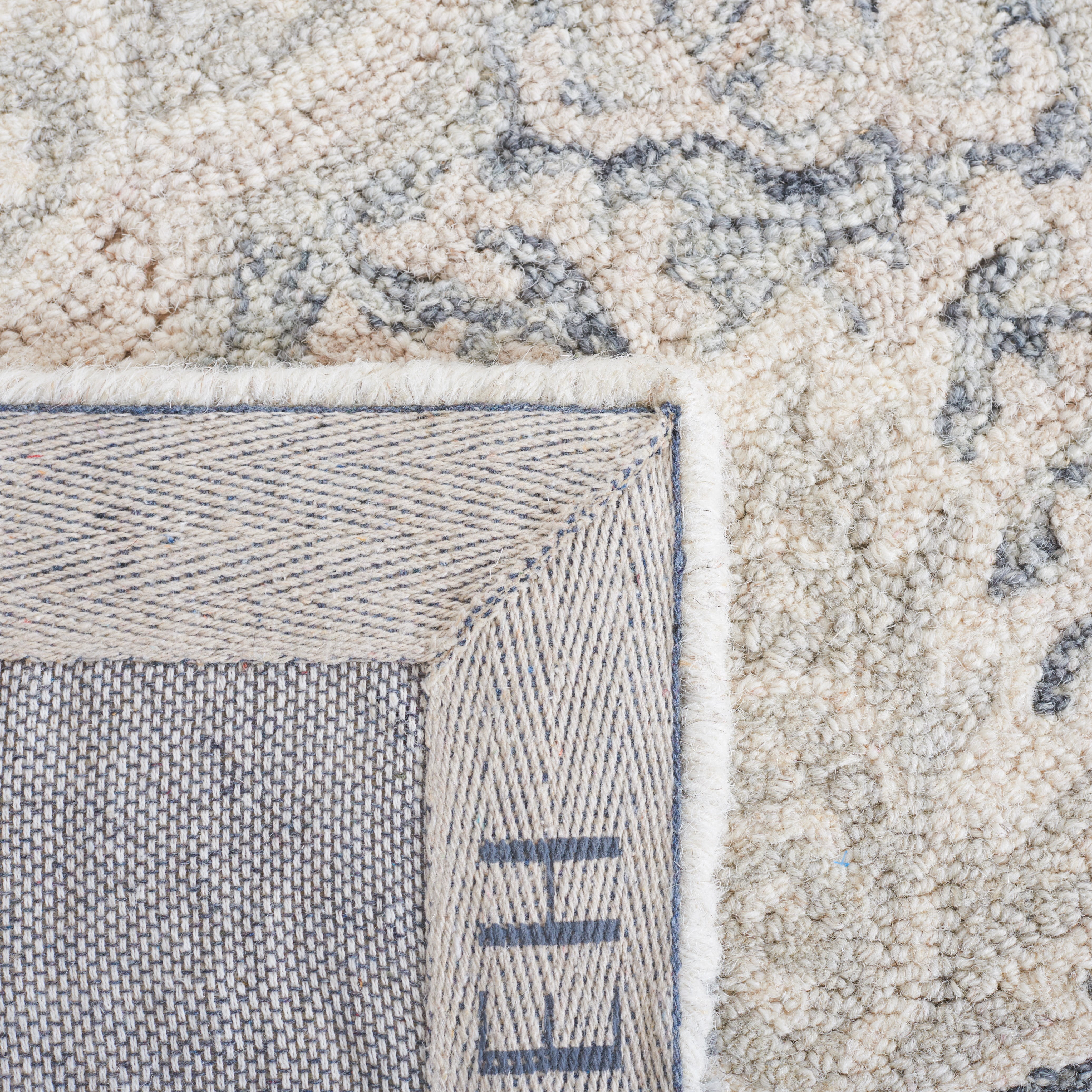 SAFAVIEH Micro-Loop Deziree Floral Runner Rug, Charcoal/Ivory, 2'3" x 13'