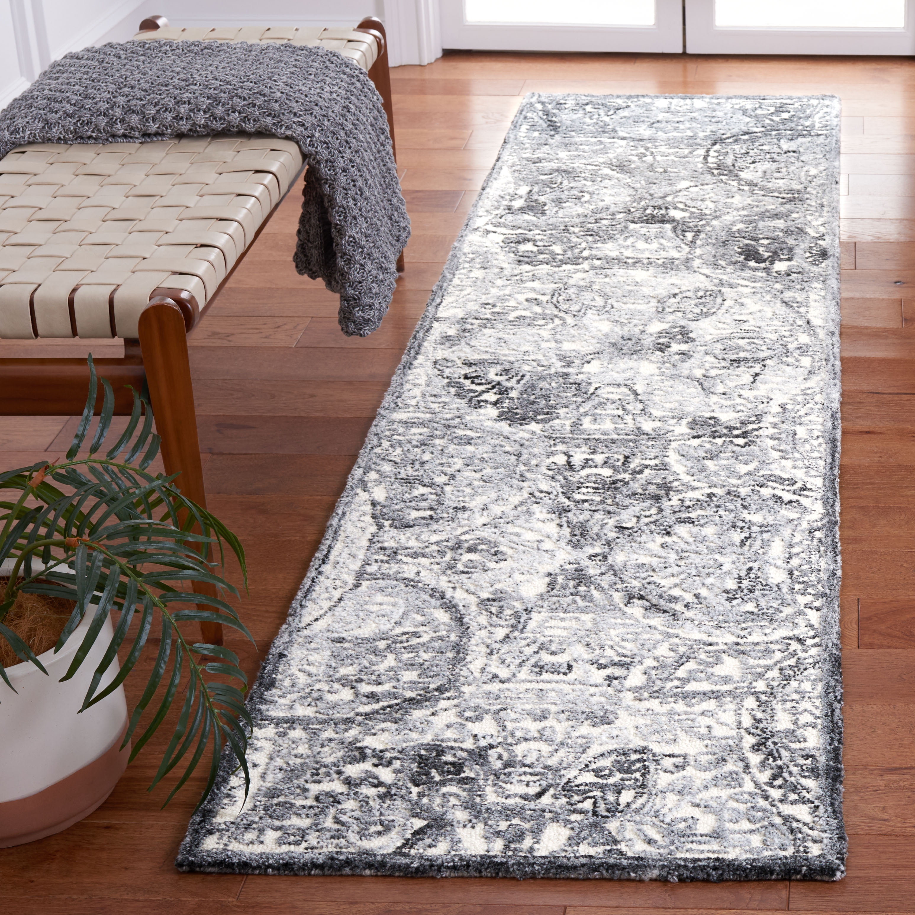 SAFAVIEH Metro Luvina Medallion Runner Rug, Ivory/Grey, 2'3" x 9'
