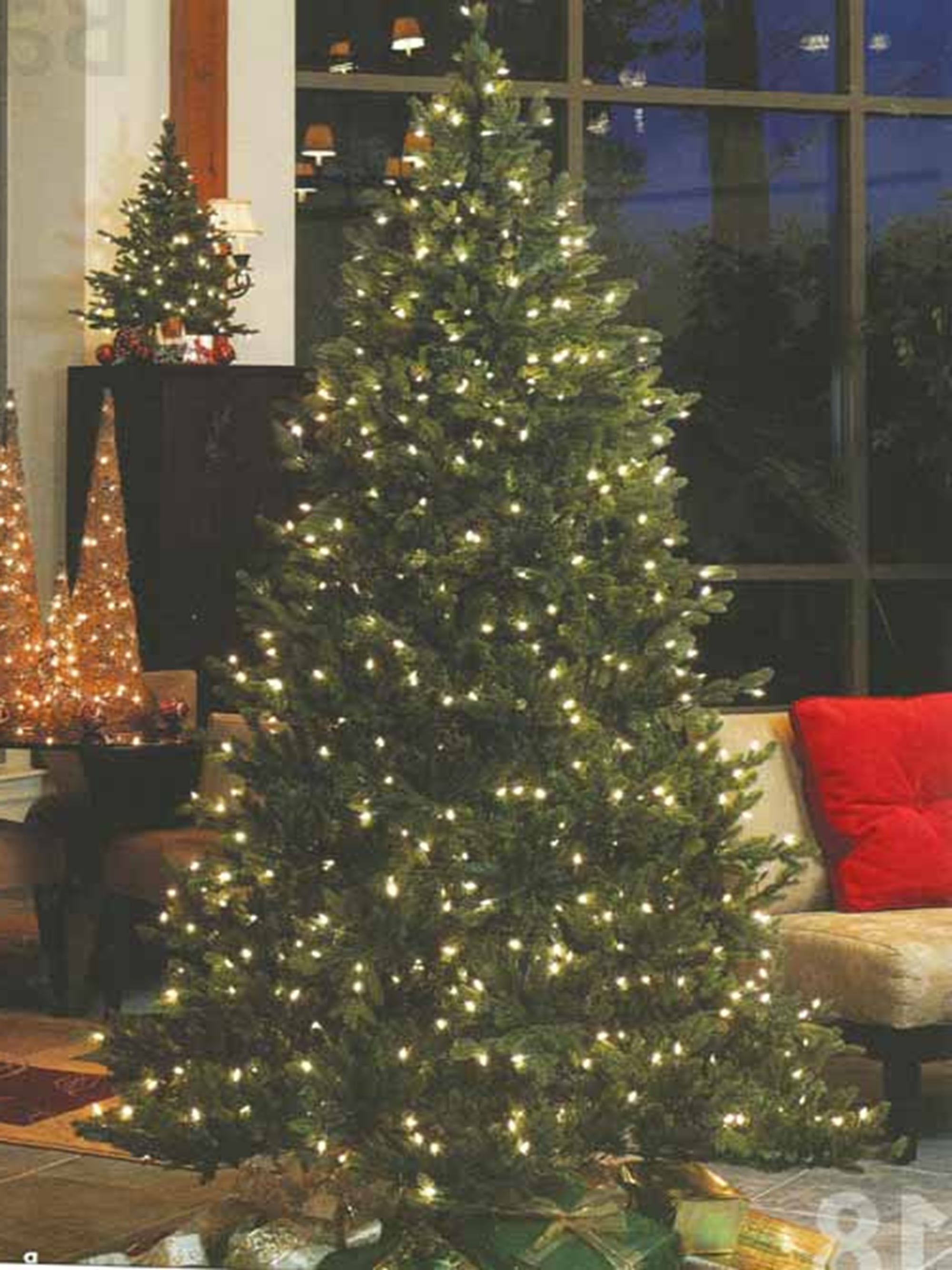 Pre-Lit Savannah Spruce Medium Artificial Christmas Tree - 7.5' - Clear Lights
