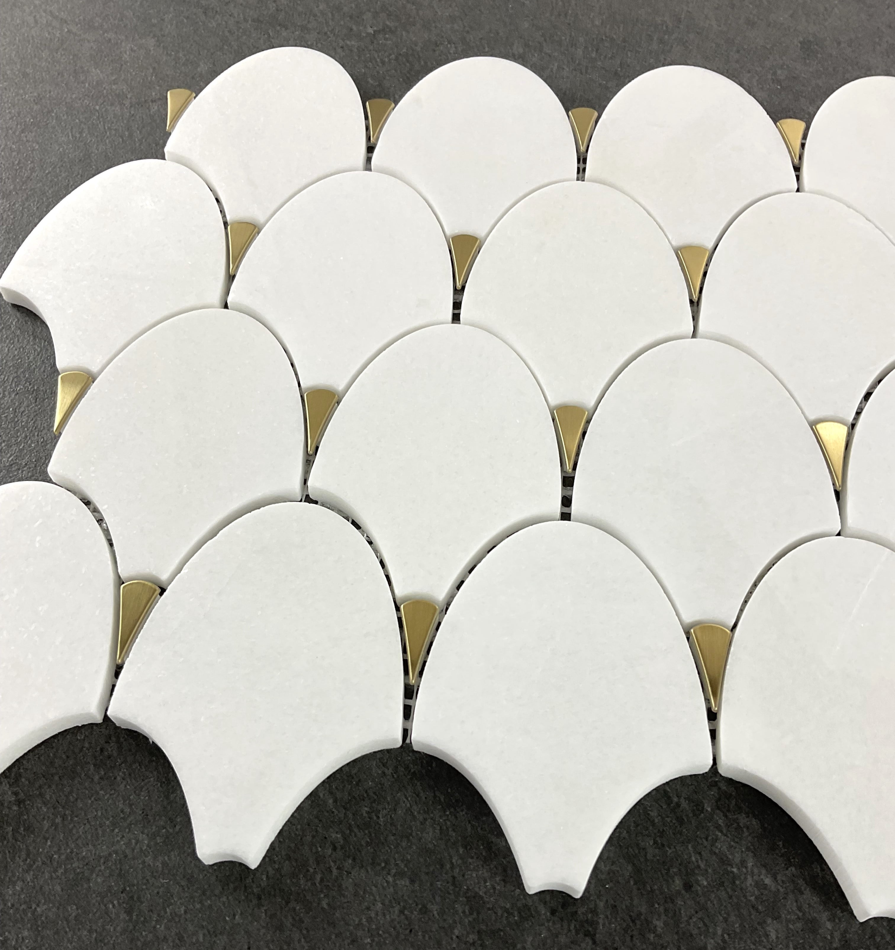 Fan Shape - Thassos White With Gold Metal Mosaic Tile - Case (10 Sheets)