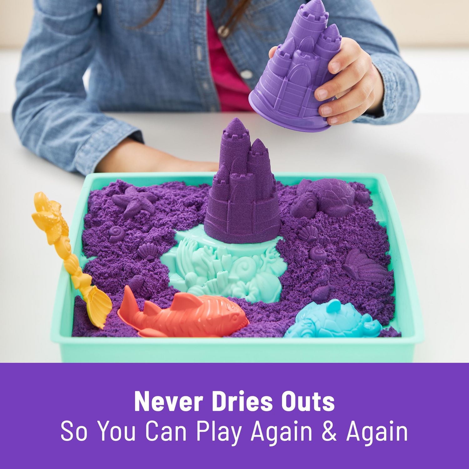 Kinetic Sand Sandbox Set, 1lb Purple Play Sand, Sandbox Storage, 4 Molds and Tools, Sensory Toys for Kids Ages 3+