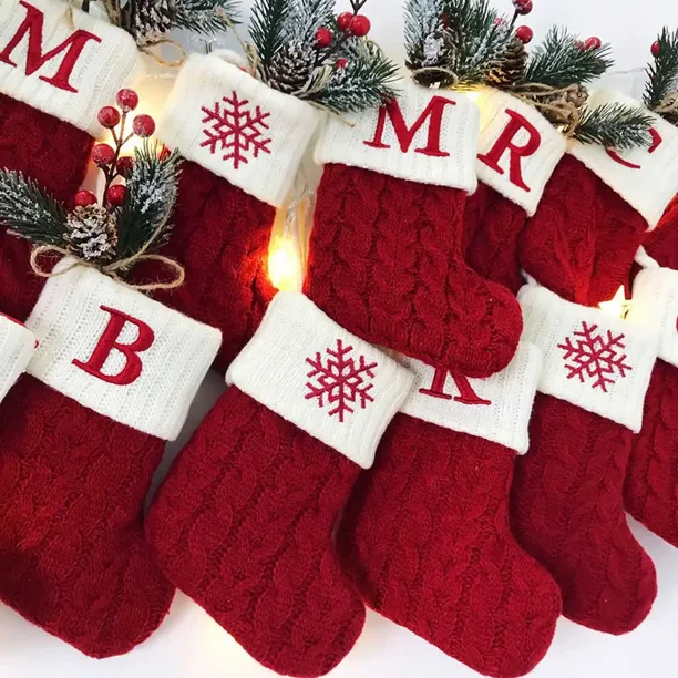 Calcetines navideños con letras de copos de nieve tejidos, decoración navideña para el hogar, adorno para árbol de Navidad, regalo de Navidad 2025