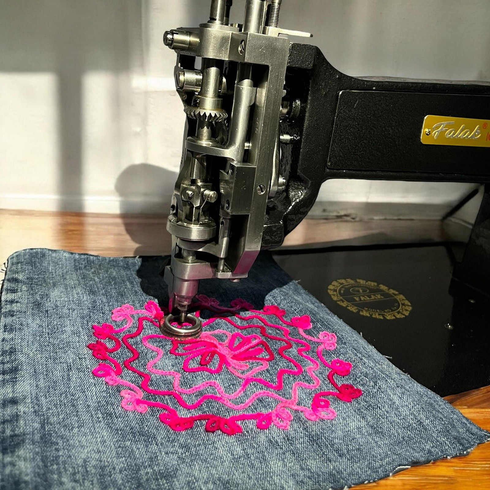 Falak 114w103 Chain&Moss Stitch Embroidery Machine