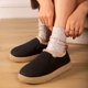 thumbnail image 2 of Zapatillas MERRIMAC de fieltro sintético para mujer, espuma viscoelástica cálida, tinta negra, 2 of 6