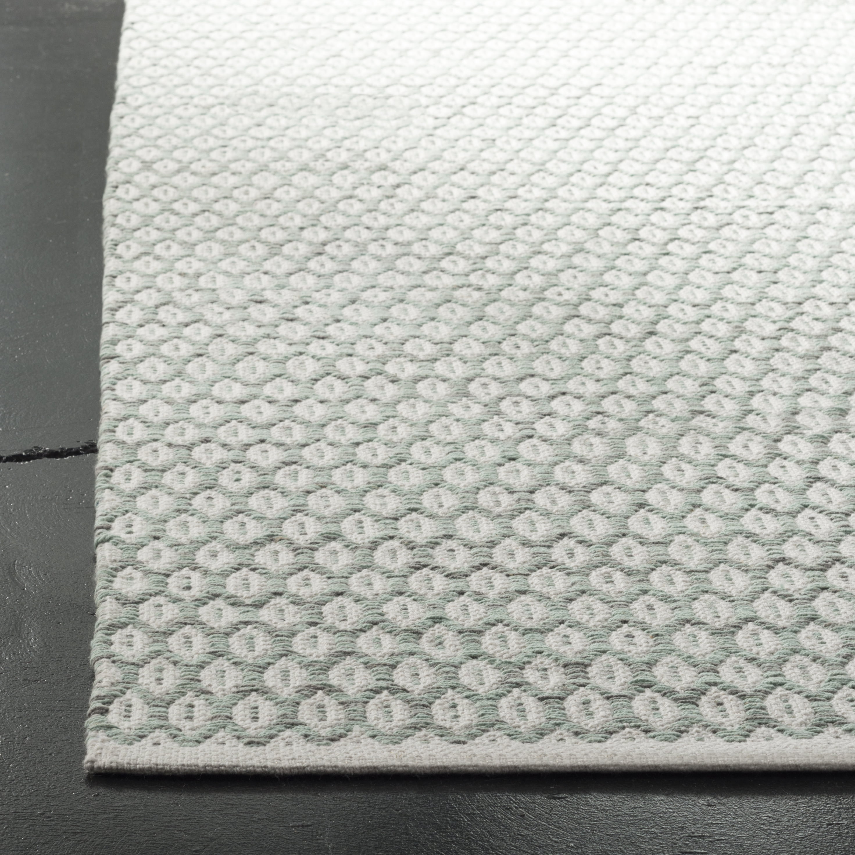 SAFAVIEH Montauk Crystal Geometric Cotton Area Rug, Light Green/Ivory, 10' x 14'