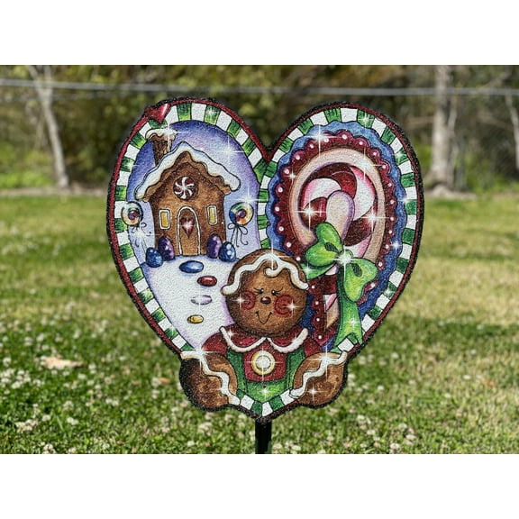 GingerBread Holds a Heart