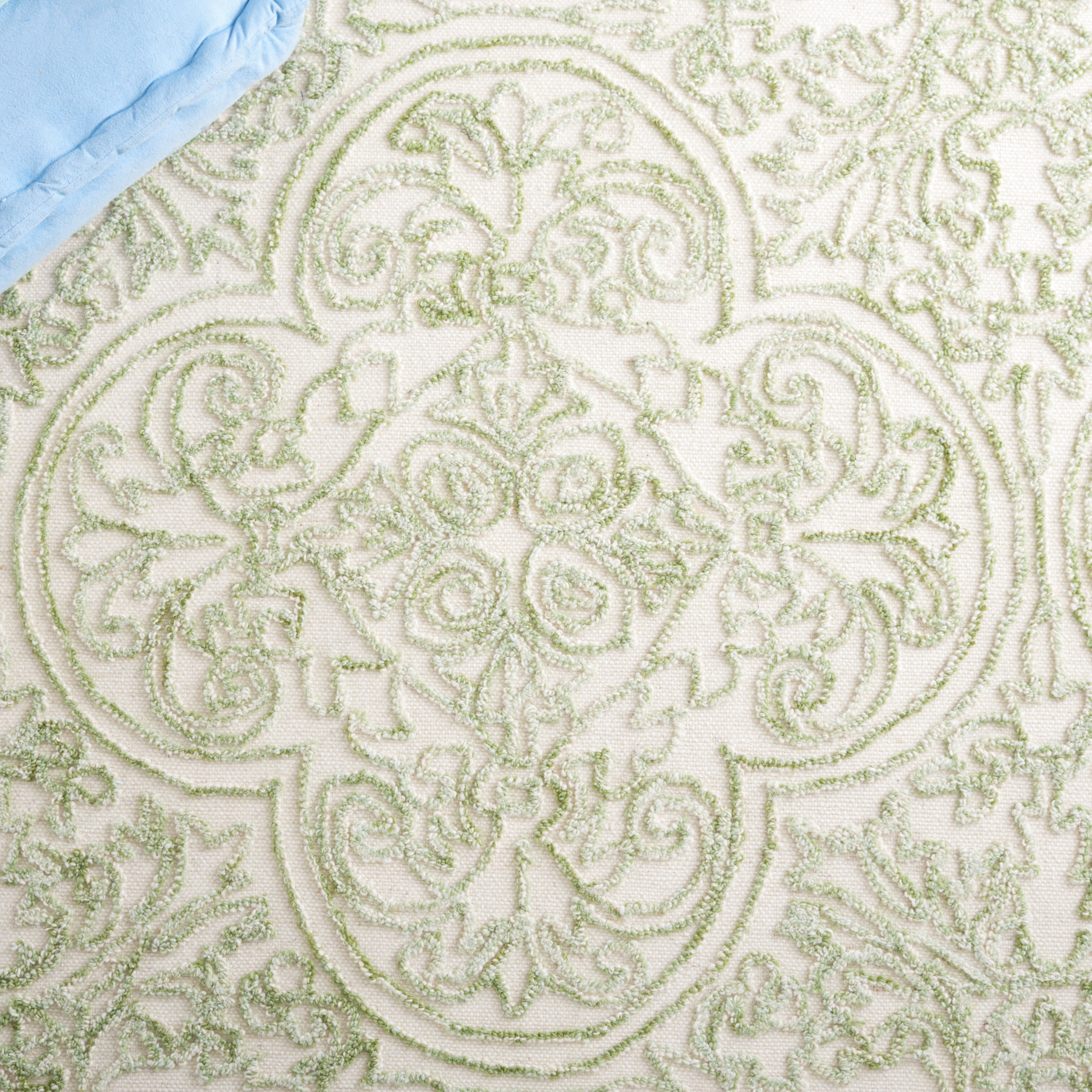 SAFAVIEH Martha Stewart Trace Floral Runner Rug, Ivory/Green, 2'3" x 8'