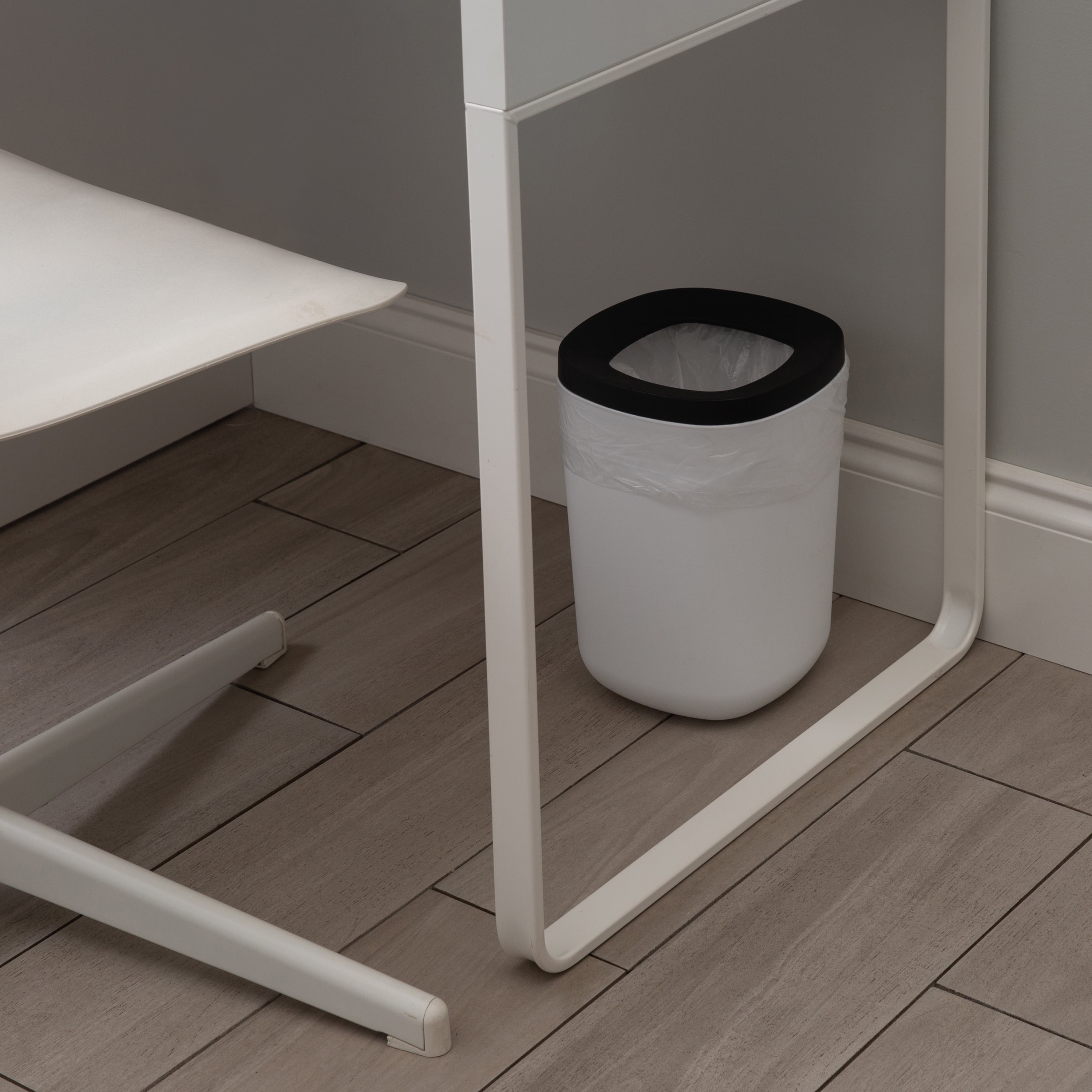 Bath Bliss 2 Pack 2 Tone Two Piece Plastic Wastebasket in Black & White