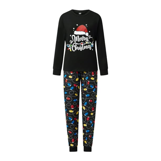 Conjunto de pijamas navideños familiares a juego con estampado de luces de guirnalda de letras. Pijamas de vacaciones para papá, mamá y niños.