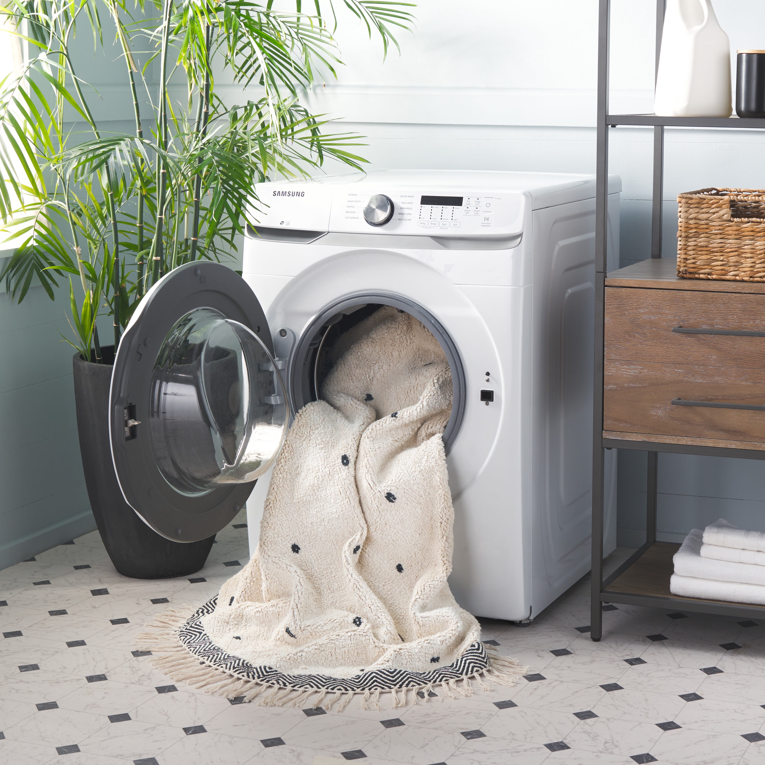 Safavieh Easy Care Mayra Solid Cotton Machine Washable Area Rug, Ivory/Black, 4' x 4' Round
