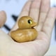 thumbnail image 4 of pstuiky Adorno de escritorio con forma de patitos amarillos de dibujos animados tallados en madera. Decoración para el hogar., 4 of 9