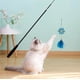 thumbnail image 1 of Juguete para gatos con plumas y cascabeles, juguete interactivo para gatitos y gatos, plumas reemplazables, juguete de entrenamiento para mascotas, juguete de plástico para gatos., 1 of 6