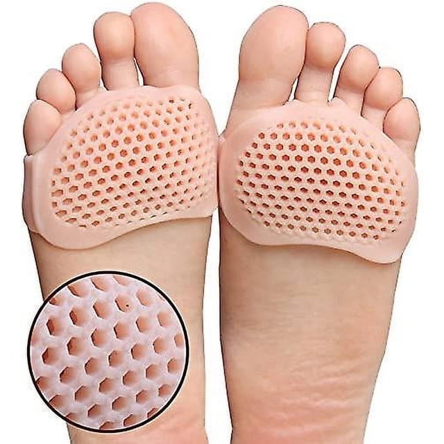 juego de 4 almohadillas metatarsianas para pies, que se utilizan para aliviar rápidamente el dolor - bola de gel suave con base blanda par de almohadillas metatarsianas de gel color piel centradas sobre las plantas de ambos pies; vista frontal con detalle de estructura hexagonal que muestra la textura acolchada y celdas de absorción, media luna de base delgada y material superelástico translúcido que cubre el antepié. Según la ficha, ayudan a distribuir el estrés y aliviar el dolor; a menudo se usan con calcetines ajustados si tienden a deslizarse.