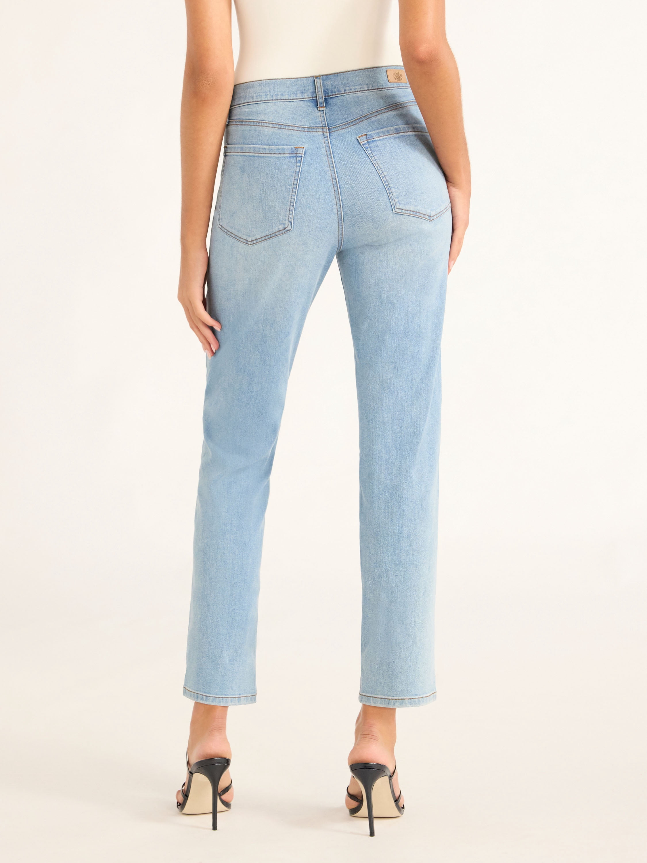 Sofia Jeans Women's Beatrix Relaxed Boyfriend Mid Rise Jeans, 27" Inseam, Sizes 0-20