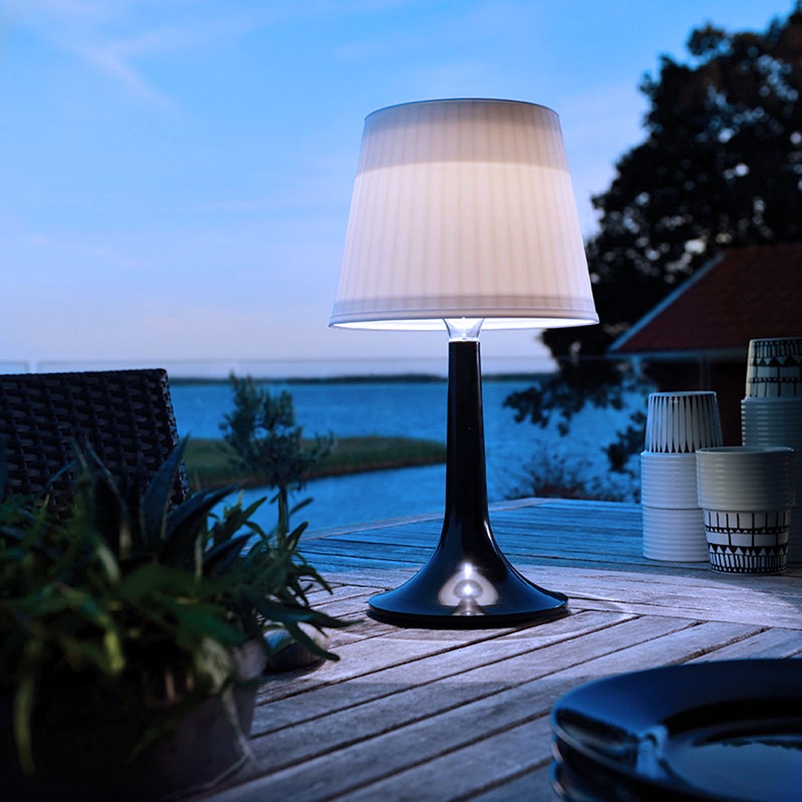 Black Modern Outdoor Solar Adjustable Brightness LED Table Lamp ...