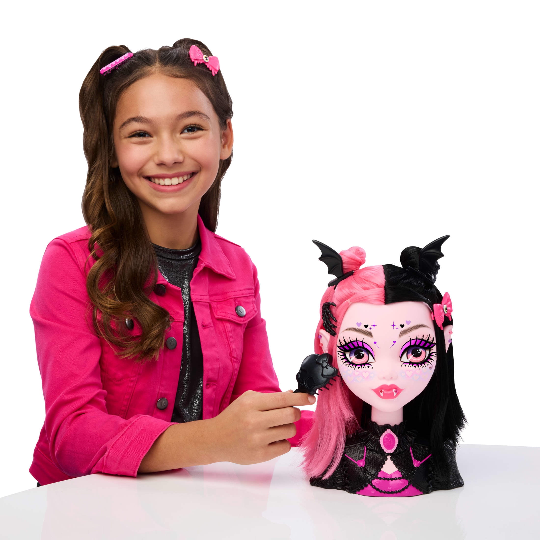 Monster High Draculaura Styling Head with Color Change and 25+ Accessories for Hair and Makeup