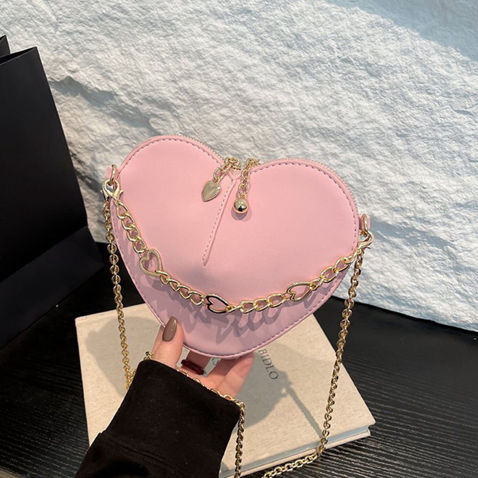 URTERYSER Heart Shaped Crossbody Bag Fashionable PU Leather Shoulder Bags with Chain Strap Satchel Purse for Women and Teens Light Pink