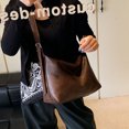 thumbnail image 4 of Bolso tote de piel suave europeo y americano de gran capacidad, estilo relajado para mujer, nuevo modelo 2025, diseño simple y versátil, bolso de hombro o bandolera para el trabajo., 4 of 10
