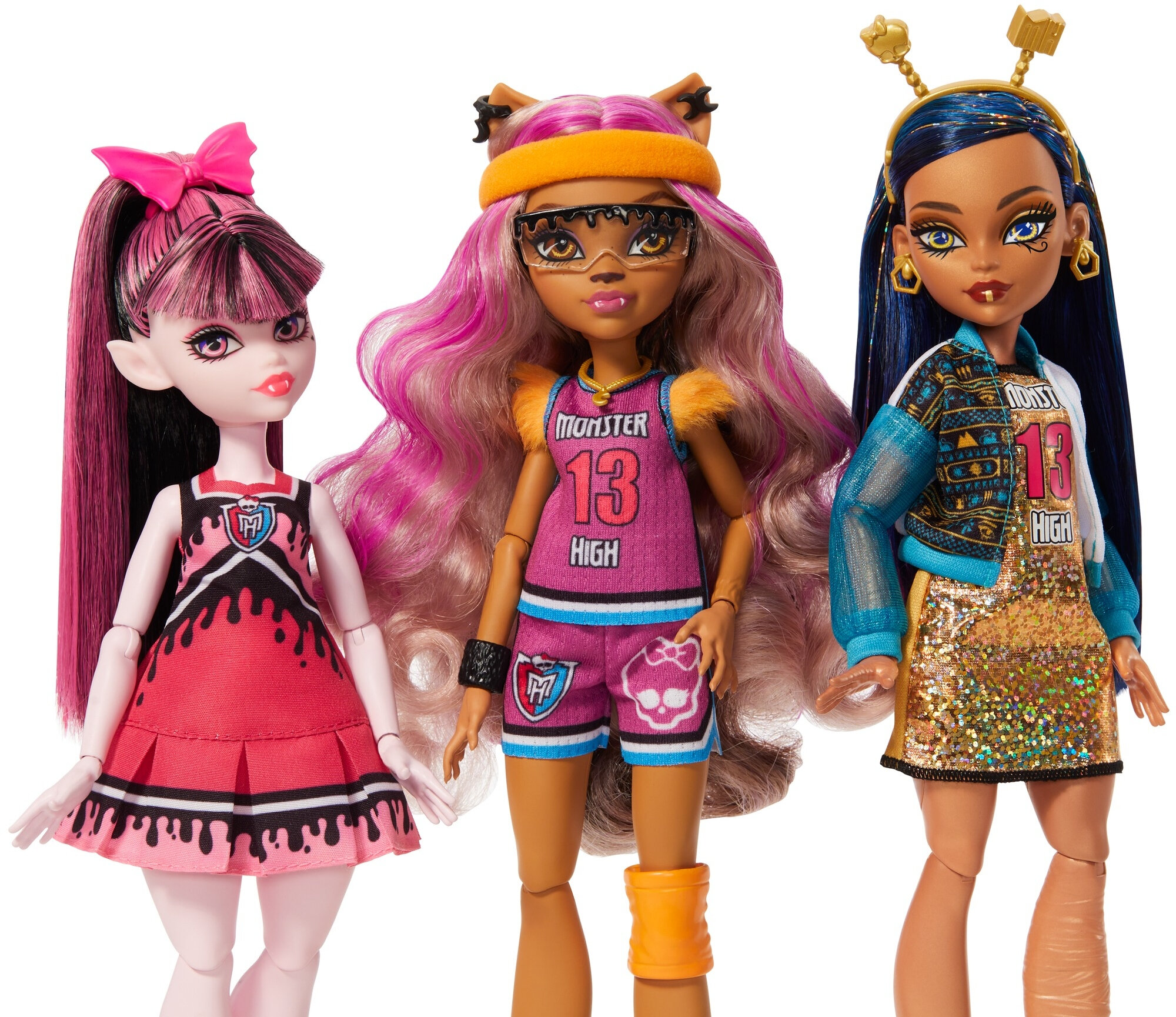 Monster High Ghoul Spirit Doll 6-Pack, Sport Theme, Collectible Set with Draculaura & 5 Other Dolls - image 3 of 6