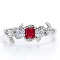 thumbnail image 1 of JeenMata Anillo de Compromiso de Tres Piedras de Rubí y Moissanita de Corte Princesa Creado en Laboratorio de 1 TCW Inspirado en la Naturaleza en Baño de Oro Blanco de 18 K sobre Plata, 1 of 6
